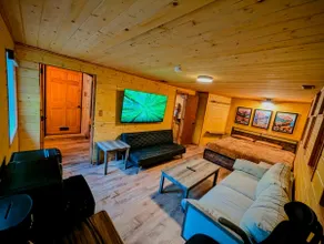 Creekside Mountain Getaway with Hot Tub - Image 2