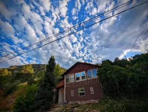 Creekside Mountain Getaway with Hot Tub - Image 4