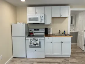 Charming 2BR/1Bath Apt w/Full Kitchen in Ellsworth - Image 2