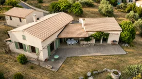 T1 charming classified *** on the ground floor of villa with garden and swimming pool, private lake access - Image 5