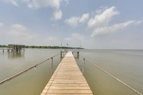 Waterfront Cedar Creek Lake Gem: Near Marina! - Image 2