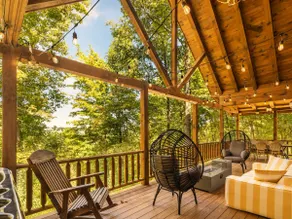 Romantic Cabin: Hot Tub•Outdoor Movies•Fireplace - Image 3