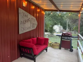 Charming Red Cottage Escape - Image 5