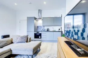 XL Modern Studio Flat In Kent - Image 5