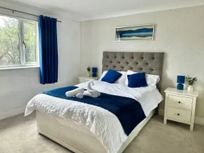 4Bed 2Bath Luxe + Home Cinema - Image 4