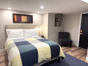 Boutique 2BR Retreat|86” Cinema Experience|Parking - Image 4