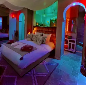 Exceptional suite • XXL hot tub • Secret room - Image 3