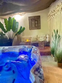 Exceptional suite • XXL hot tub • Secret room - Image 5