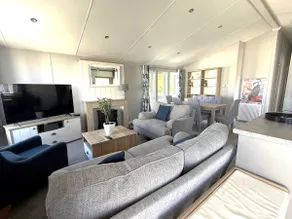 Luxury Lodge - Image 5