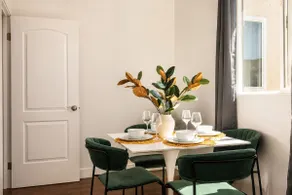 Enjoy Stylish 3BR Apt, Sleeps 6 with Free Parking - Image 4