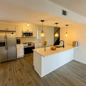 Lakefront 2BR for Nurses & Pros | Agam’s Oasis - Image 2