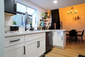 Vibrant Vegas Retreat~Quiet~Cozy~18 min to Strip - Image 3