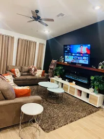 Spacious Modern Snuggle - Image 2
