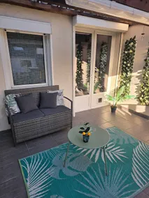 Cozy retreat • Covered terrace • Close to ferry - Image 3