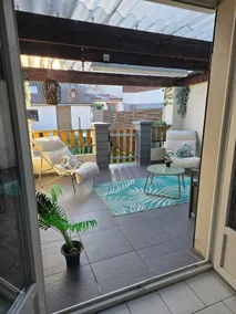 Cozy retreat • Covered terrace • Close to ferry - Image 2