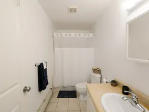 Cherry Tree Apt | North End Halifax | Free Parking - Image 5