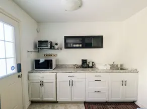 Cherry Tree Apt | North End Halifax | Free Parking - Image 3