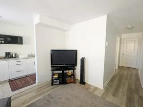 Cherry Tree Apt | North End Halifax | Free Parking - Image 2