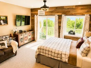 River & Loon view studio | balcony, pool & hot tub - Image 3