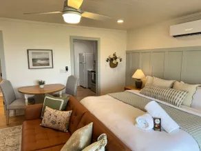 New! Cozy Oceanfront Studio. Direct beach access. - Image 3