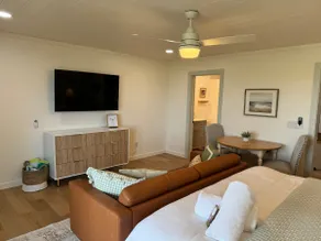 New! Cozy Oceanfront Studio. Direct beach access. - Image 4