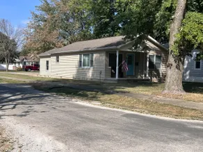 Quiet and cozy two bedroom and one bath cottage. - Image 2