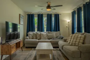 Cozy Home Near Notre Dame • Ideal for Families - Image 2