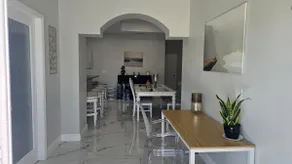 Modest & Comfy Stay By Andres property management - Image 4