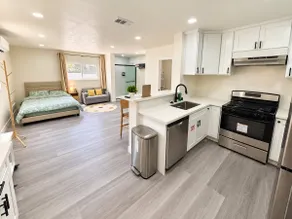 Standalone Private Studio with Free Parking - Image 2