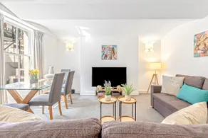 Central London | Walk to Tube | Safe | Sleeps 7 - Image 3