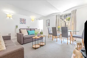 Central London | Walk to Tube | Safe | Sleeps 7 - Image 2