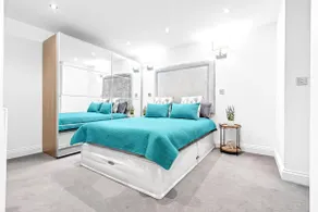 Central London | Walk to Tube | Safe | Sleeps 7 - Image 4