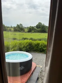 Romantic Shepherd's Hut/HotTub/Dublin Airport/BBQ - Image 4