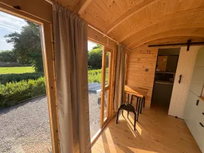Romantic Shepherd's Hut/HotTub/Dublin Airport/BBQ - Image 3