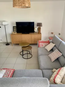 Charming two-room apartment with balcony and parking 100 m from the tram - Image 4