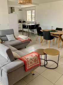 Charming two-room apartment with balcony and parking 100 m from the tram - Image 2