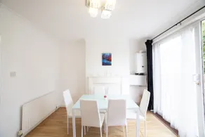 3 Bed House With BBQ + Pet Friendly - Image 2