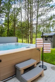 Hot Tub | Fire Pit | 10 Mins to Stowe - Image 2