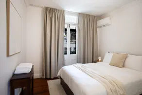 Elegant Pyrmont Home | Walk to The Star & Harbour - Image 2