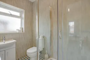 Luxury 5-bedroom home in Newcastle - Image 3