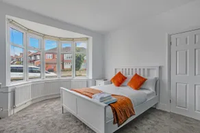Luxury 5-bedroom home in Newcastle - Image 2