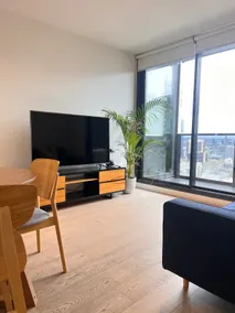 Mel CBD Cozy Apt • Free Parking • Walk Everywhere - Image 3