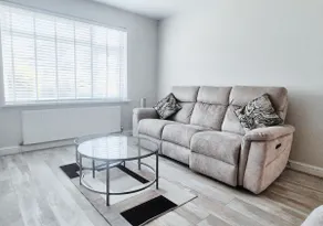 Cosy 2BR House on Quiet Street nr City Hospital - Image 5