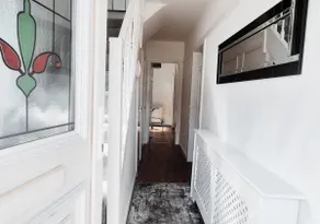 Cosy 2BR House on Quiet Street nr City Hospital - Image 2