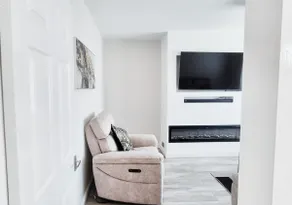 Cosy 2BR House on Quiet Street nr City Hospital - Image 3