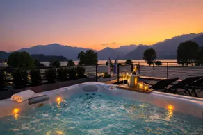 Soak in Luxury Rooftop Jacuzzi Lakefront - Image 5