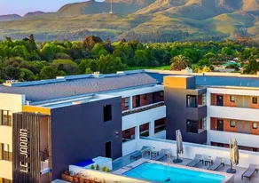Bright Modern Apartment | Pool, Braai & Workspace - Image 5