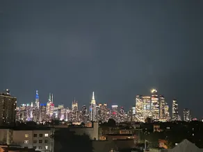 Skyline of city view * King size bed*parking - Image 2