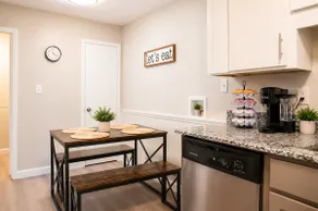 Modern 1BR Near UAB Hospital | Free Parking & WiFi - Image 3
