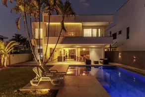 Noah House: Luxury with Heated Pool and up to 24 Guests. - Image 4
